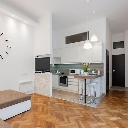 Szent Istvan Ter 4 Next To Basilica A 1 Bedroom Будапеща Екстериор снимка