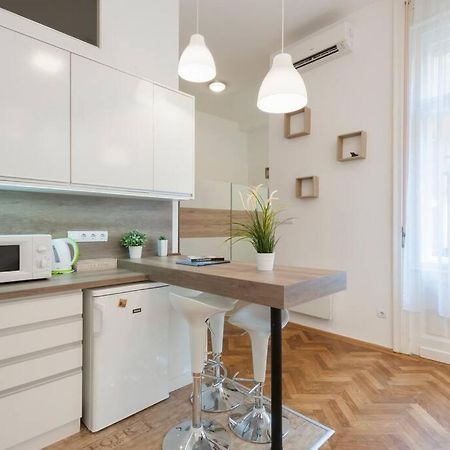 Szent Istvan Ter 4 Next To Basilica A 1 Bedroom Будапеща Екстериор снимка