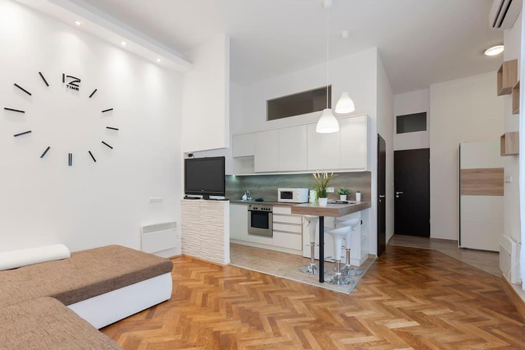 Szent Istvan Ter 4 Next To Basilica A 1 Bedroom Будапеща Екстериор снимка