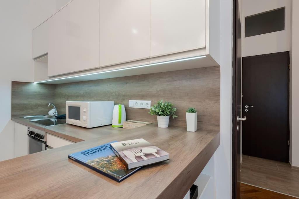 Szent Istvan Ter 4 Next To Basilica A 1 Bedroom Будапеща Екстериор снимка