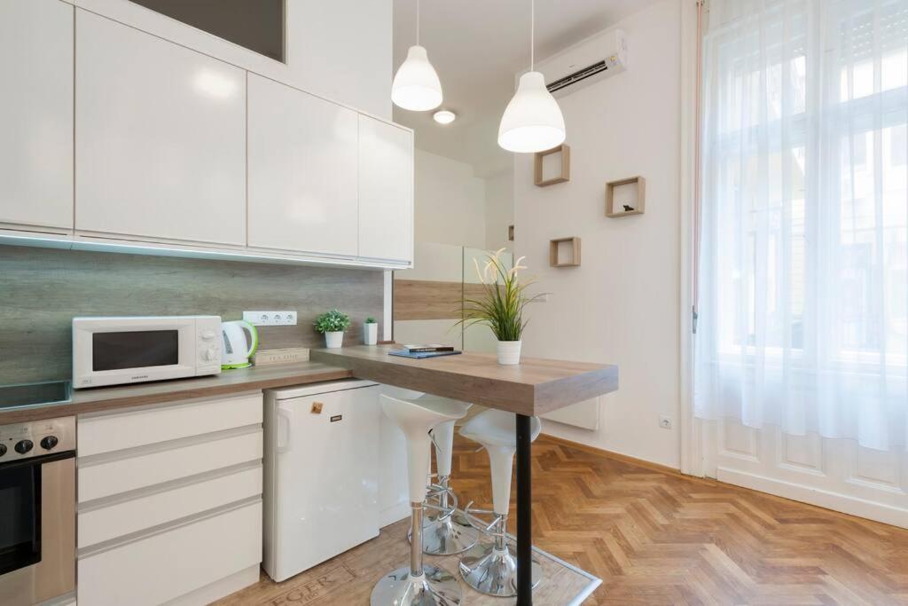 Szent Istvan Ter 4 Next To Basilica A 1 Bedroom Будапеща Екстериор снимка