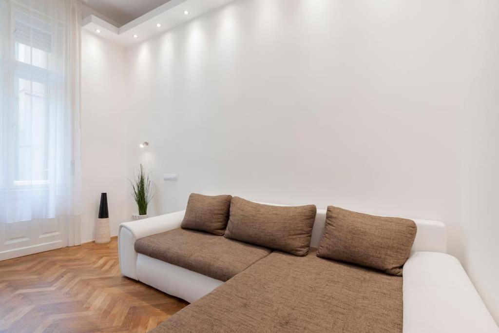 Szent Istvan Ter 4 Next To Basilica A 1 Bedroom Будапеща Екстериор снимка